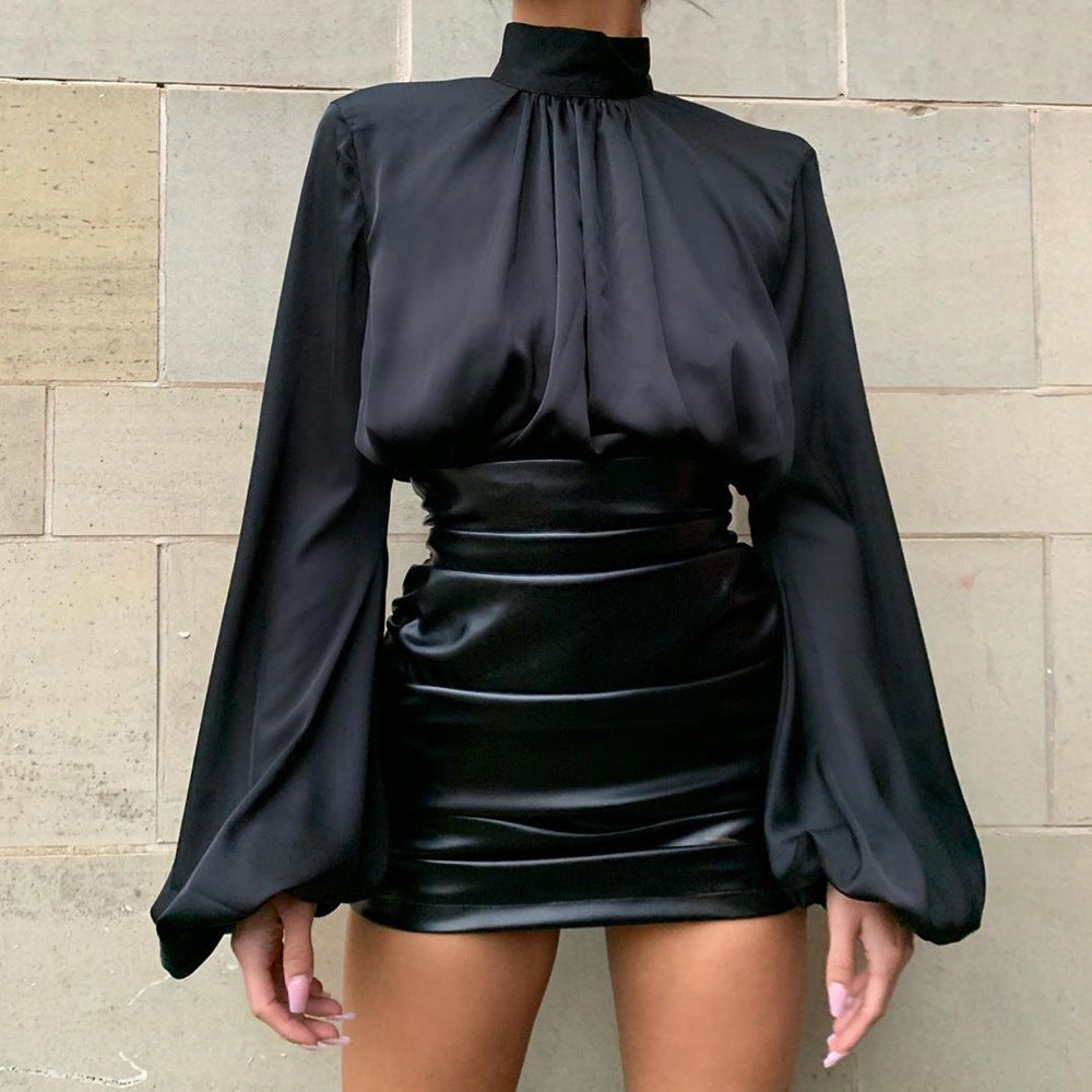 Glänzender schwarzer geraffter Lacklederrock für Damen