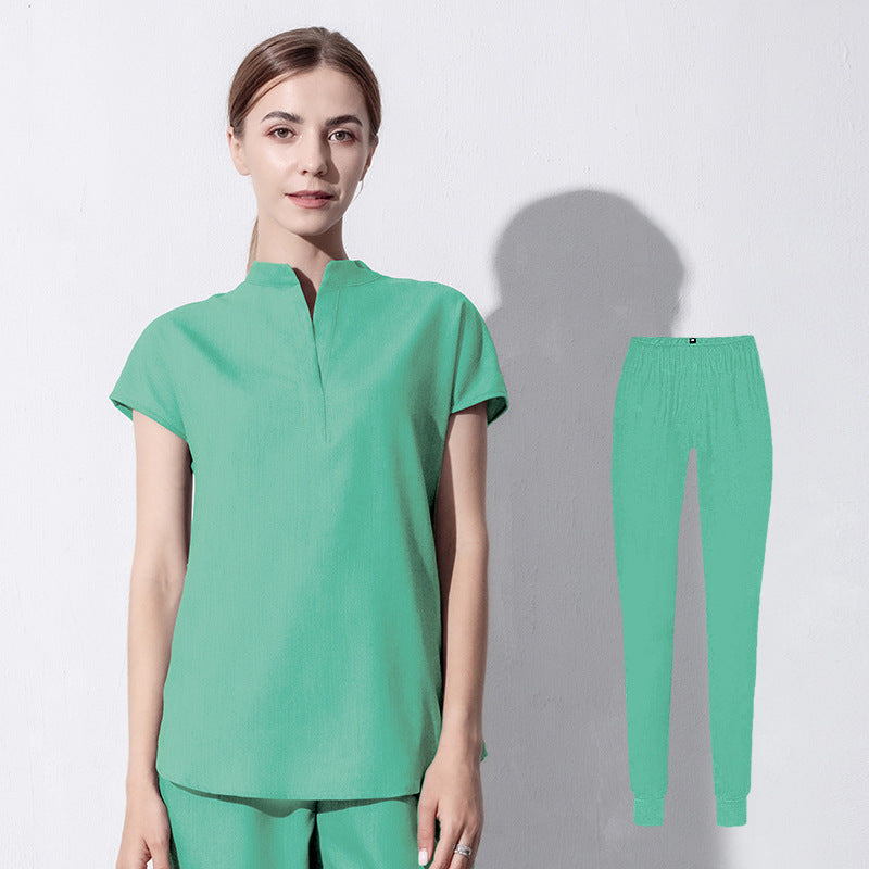 Conjunto médico estilo jogger con cuello mandarín