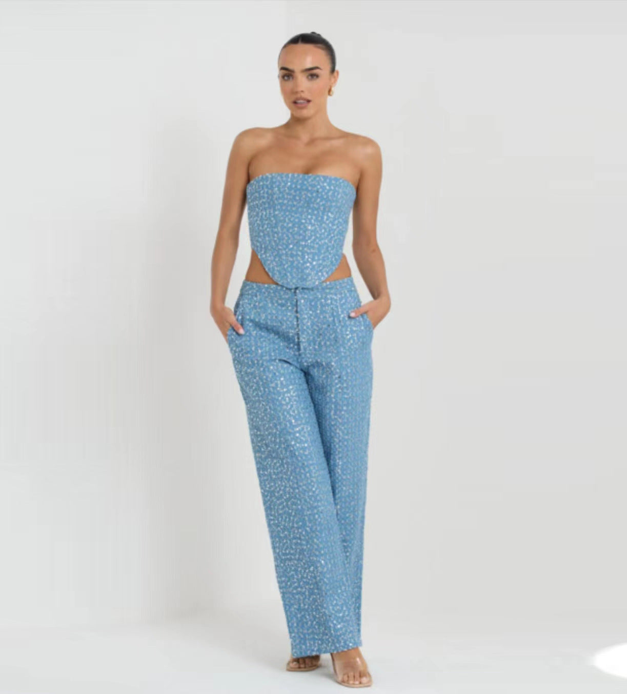 Traje de traje con pantalones anchos y top de tubo con lentejuelas de mezclilla