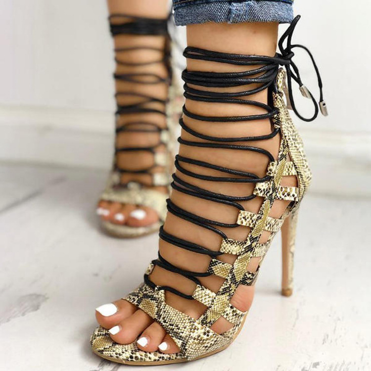 Weiß-schwarz gestreifter Damen-High-Heel mit offener Zehenpartie von Venture