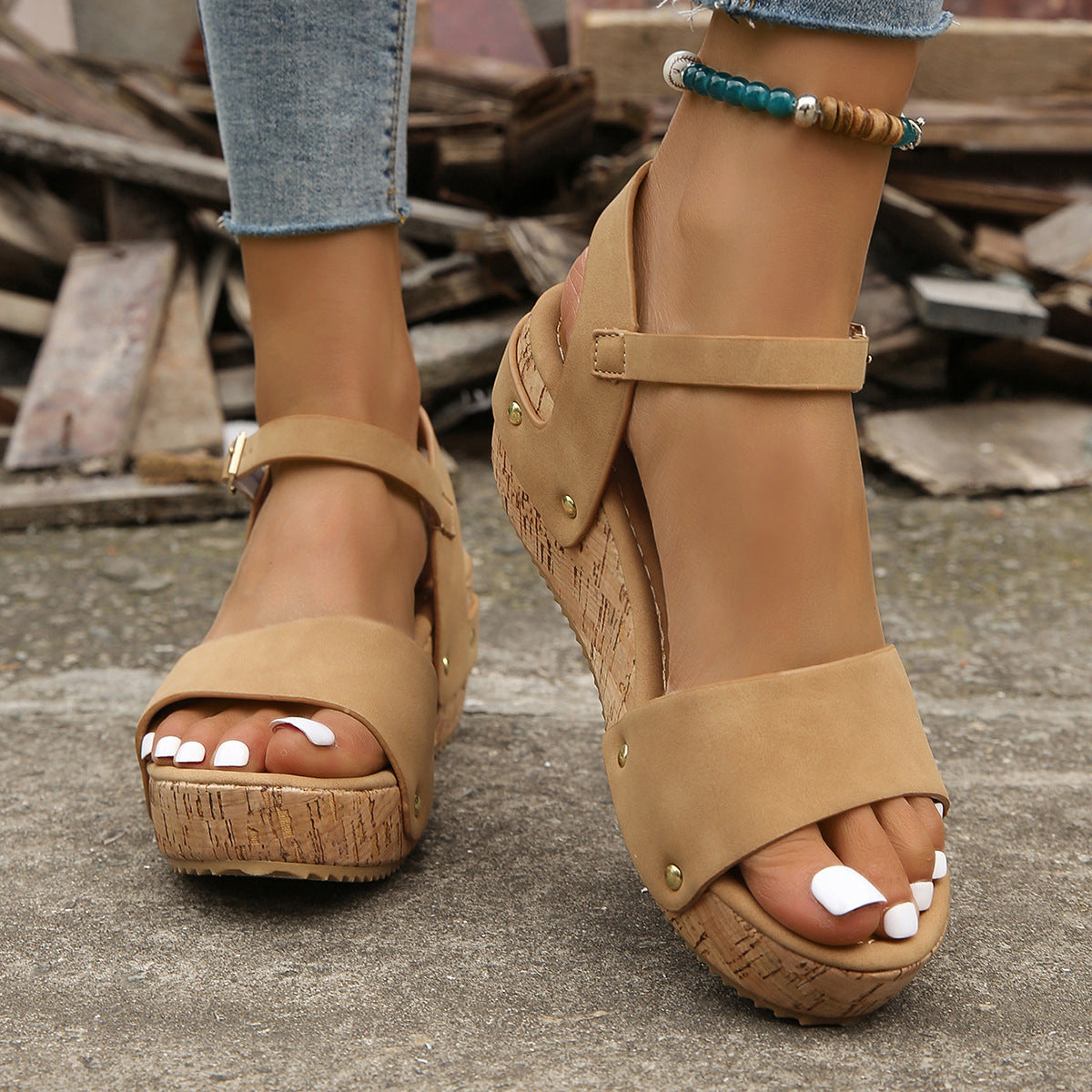 Damen-Sandale aus Leder mit Keilabsatz