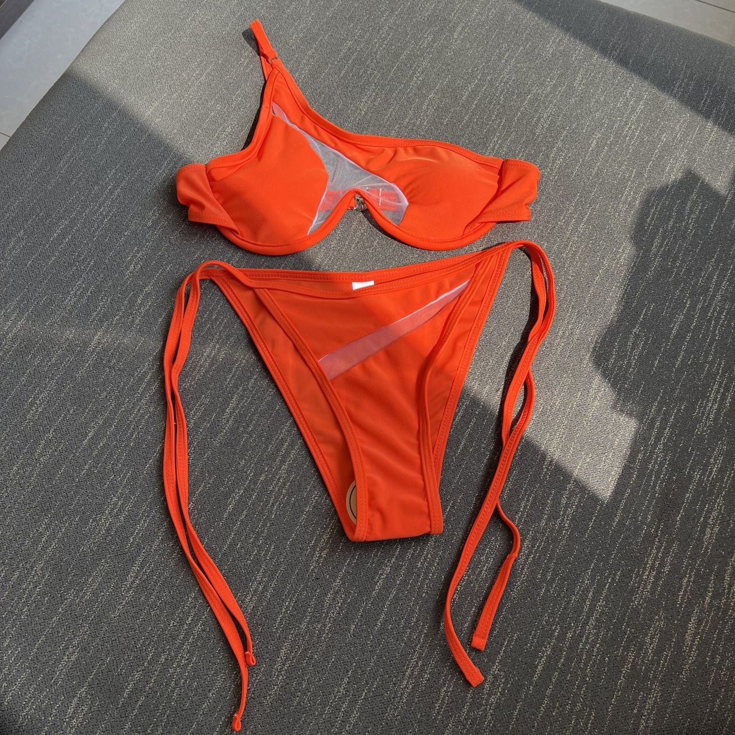 Ausgefallener Badeanzug-Bikini aus Netzstoff mit Cut-Outs für Damen