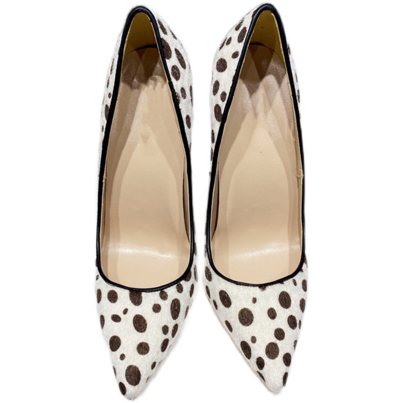 Gepunktete Stilettos aus Pferdehaar
