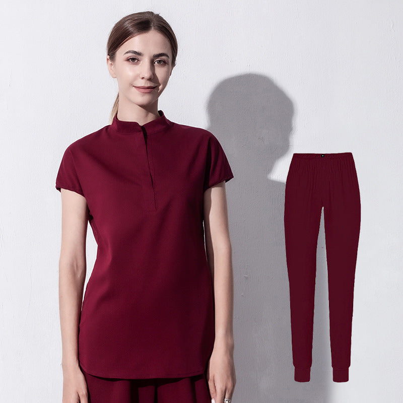 Conjunto médico estilo jogger con cuello mandarín