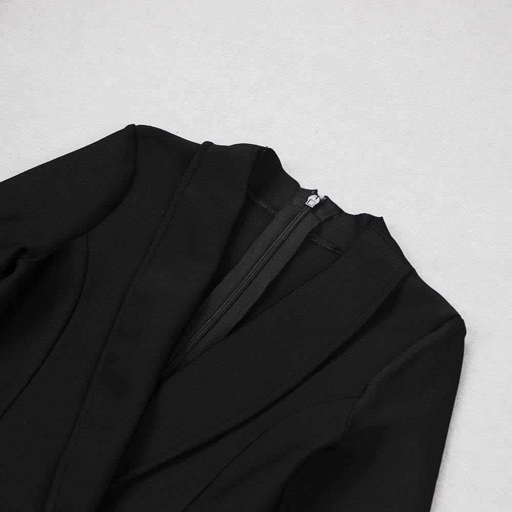 Faye – Verbandkleid mit langen Ärmeln und Federn (3 Farben)