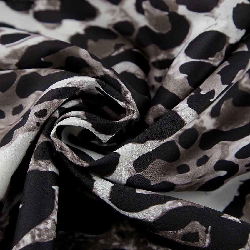 Modische Damenhose mit Leopardenmuster und weitem Bein
