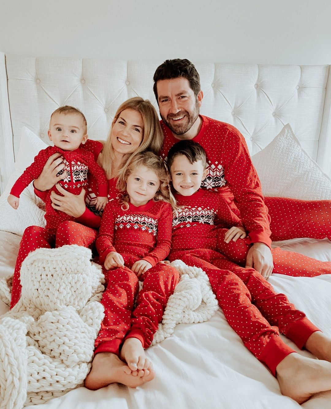 Pijamas familiares de invierno con copos de nieve