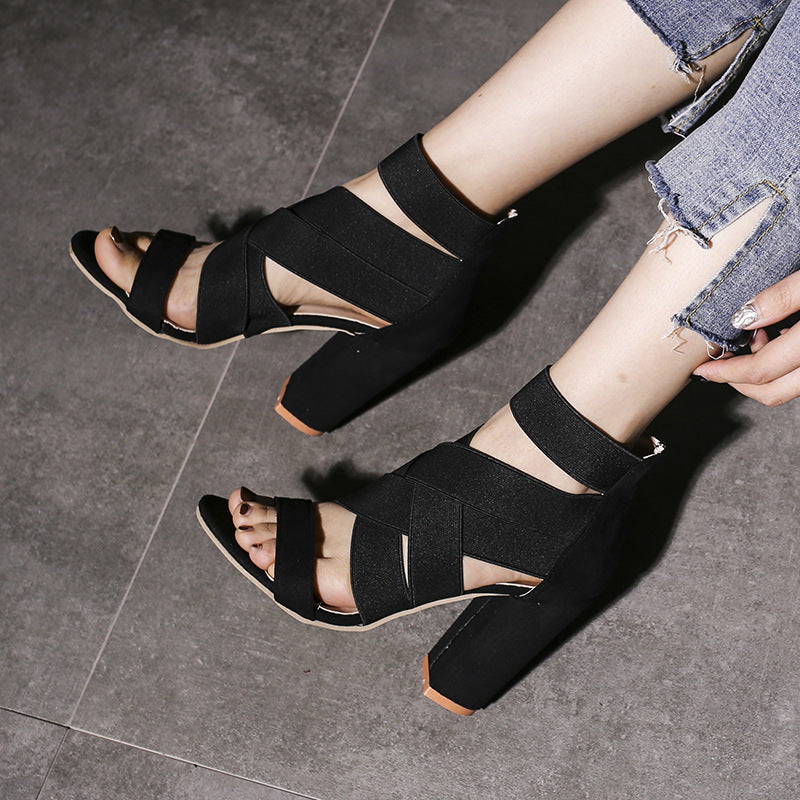 Gekreuzte Sandalen mit elastischen Riemen (Farboptionen)