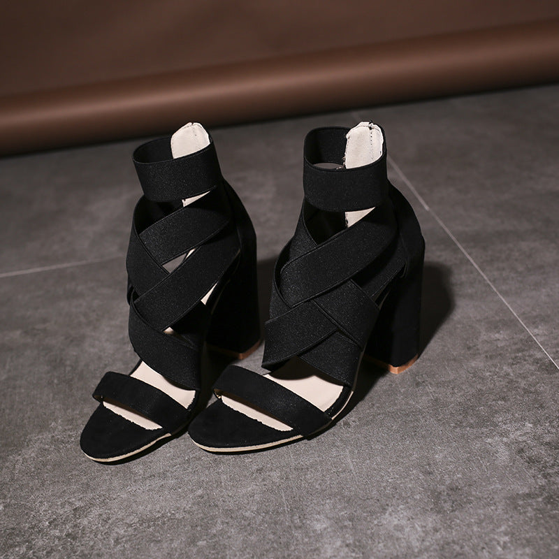 Gekreuzte Sandalen mit elastischen Riemen (Farboptionen)