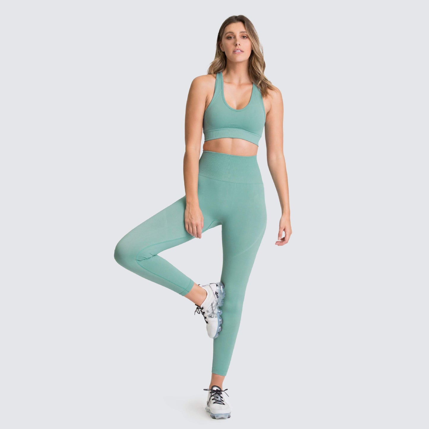 Conjunto deportivo de nailon para mujer