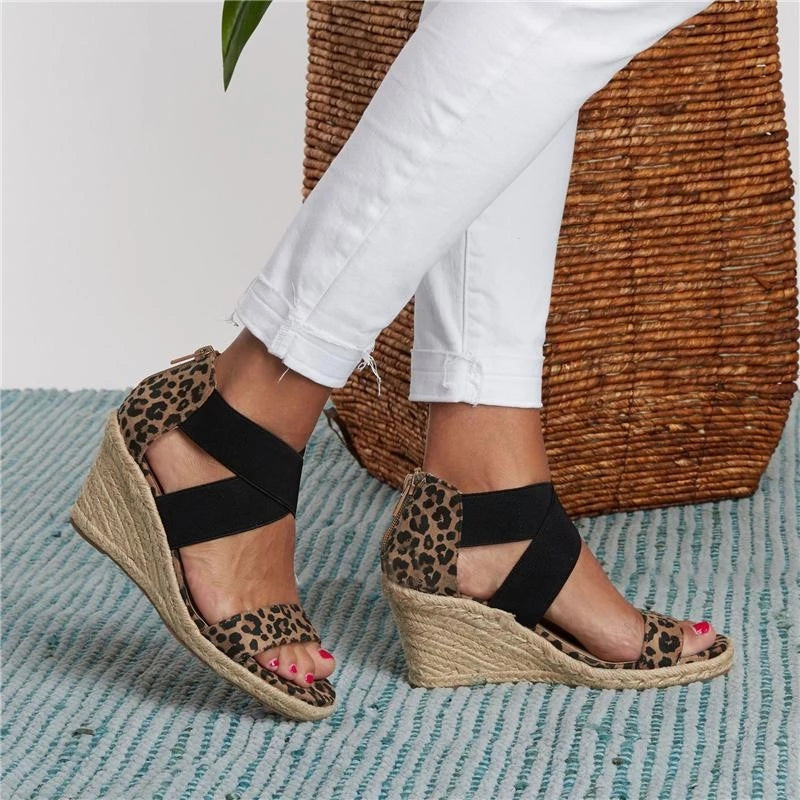 Damen-Sandalen mit kurzem Keilabsatz, Leopardenmuster und einfarbig