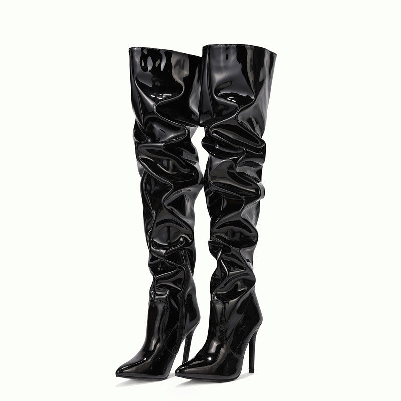 Kniehohe Stiefel mit spitzer Zehenpartie