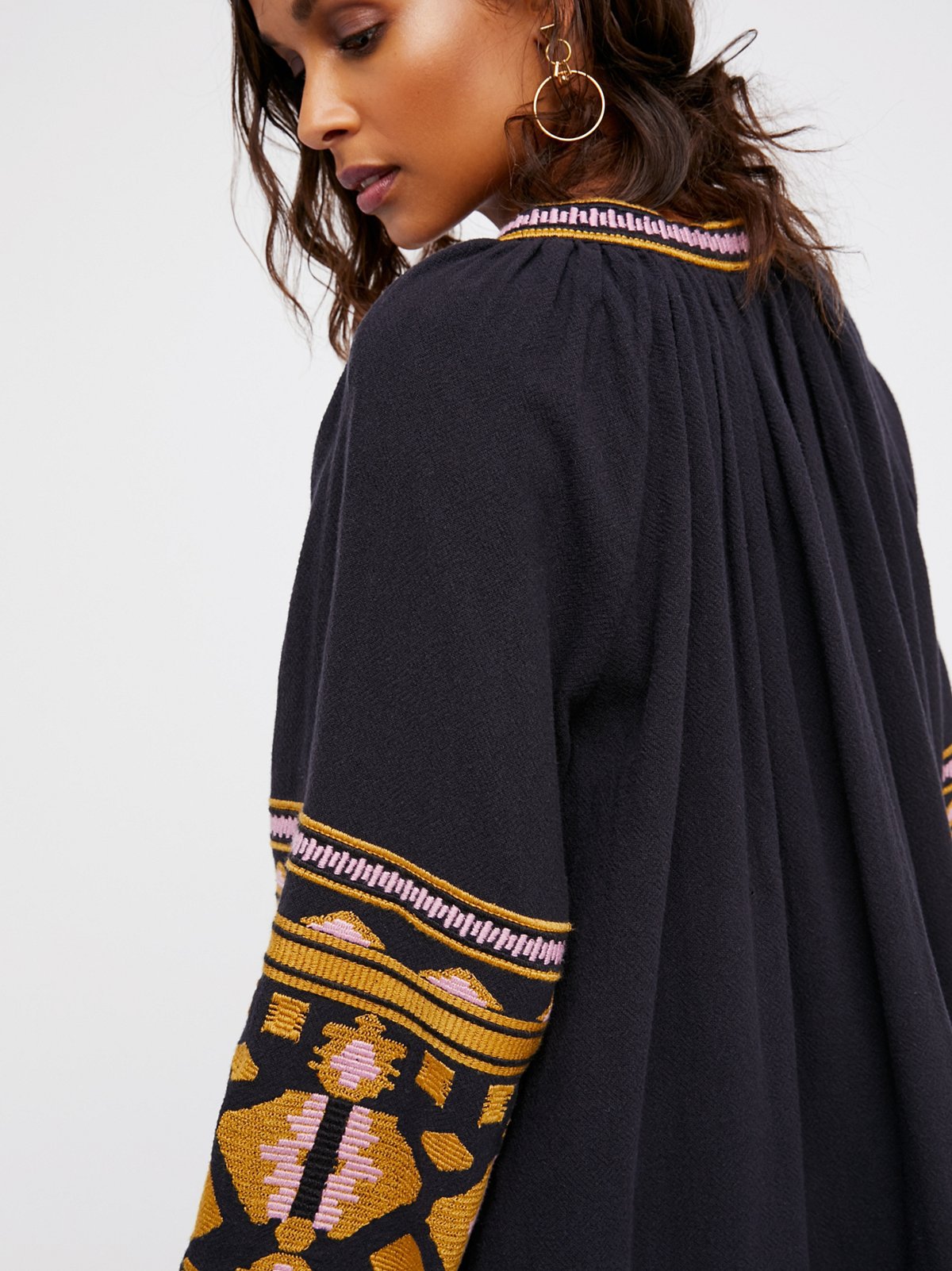 Besticktes Kleid im Bohemian-Stil