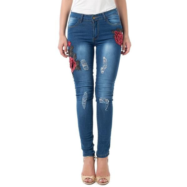 Jeans De Mezclilla Con Flores Azules Bordadas