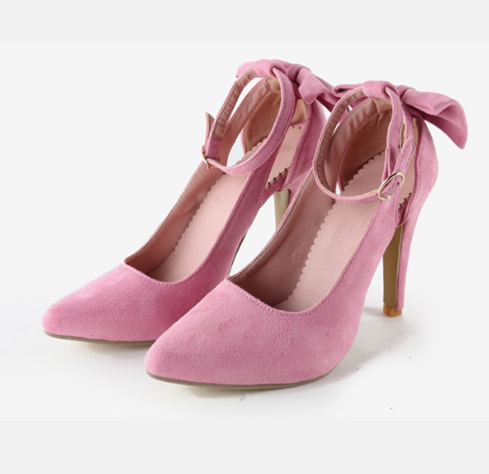 Tacones altos con pajarita