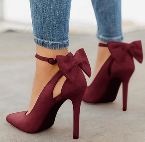 Tacones altos con pajarita