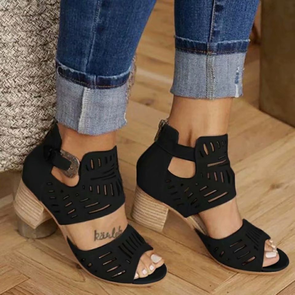 Sandalen mit Blockabsatz und Ausschnitt, Reißverschluss hinten und Schnalle