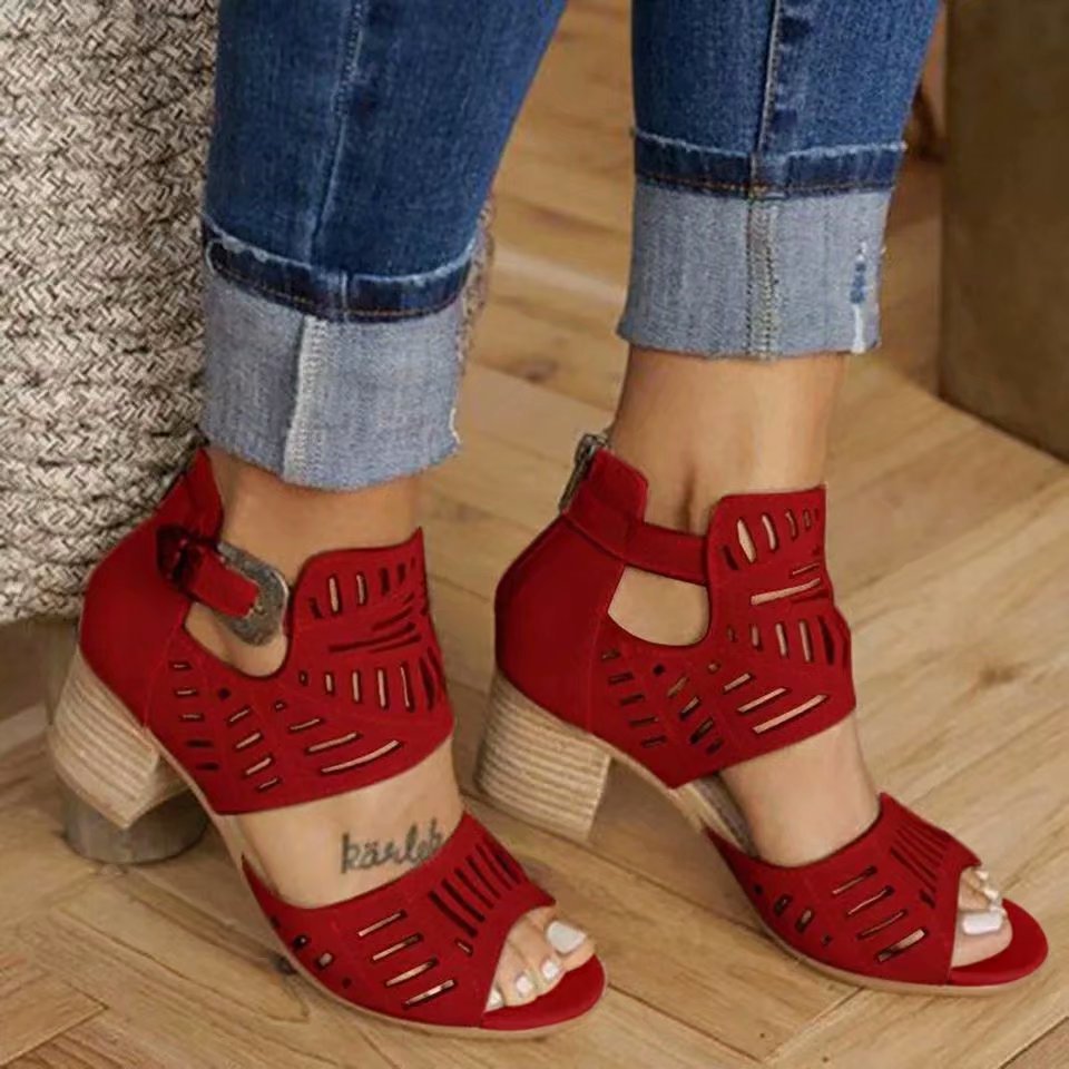 Sandalen mit Blockabsatz und Ausschnitt, Reißverschluss hinten und Schnalle
