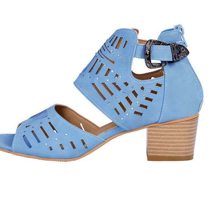Sandalen mit Blockabsatz und Ausschnitt, Reißverschluss hinten und Schnalle