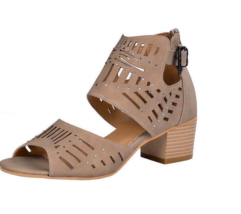 Sandalen mit Blockabsatz und Ausschnitt, Reißverschluss hinten und Schnalle