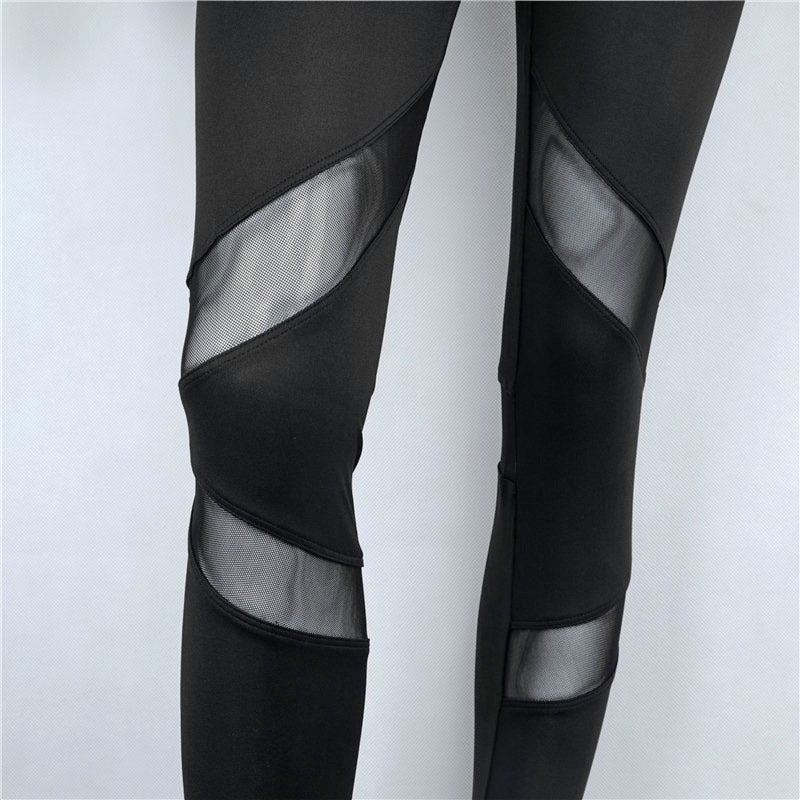 Conjunto de ropa deportiva con capucha y top corto de malla