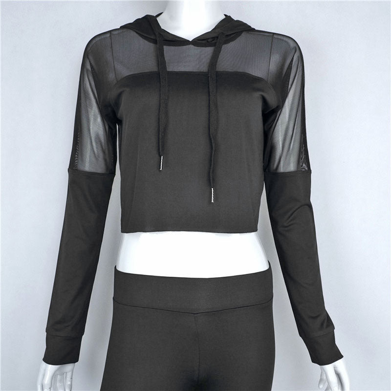 Conjunto de ropa deportiva con capucha y top corto de malla