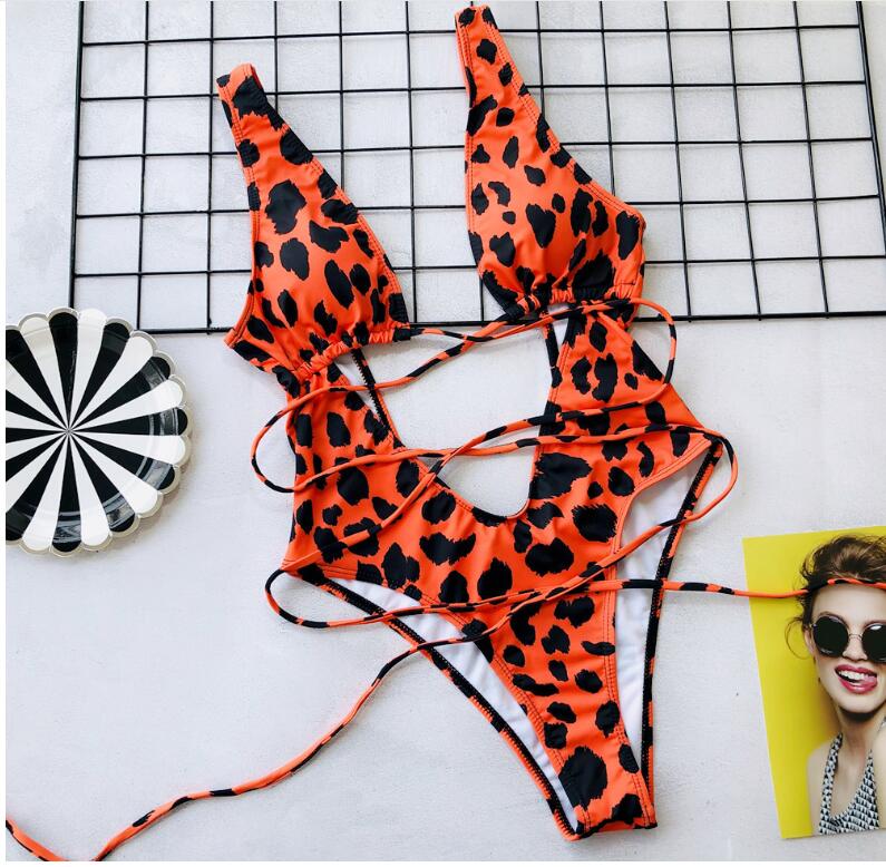 Einteiliger Badeanzug mit Gepardenmuster