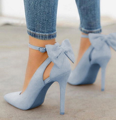 Tacones altos con pajarita