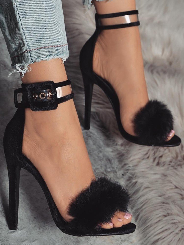 Pelzige Stiletto-Absätze mit offener Zehenpartie