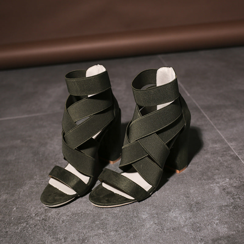 Gekreuzte Sandalen mit elastischen Riemen (Farboptionen)