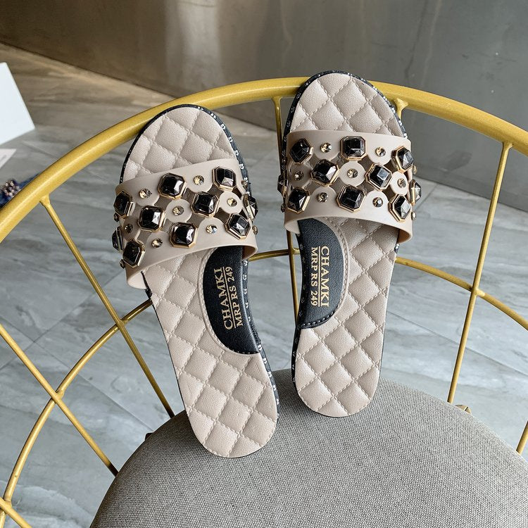 Flache Sandalen mit Schmucksteinen