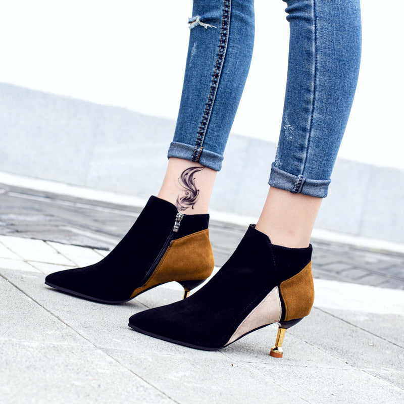 Stiefel mit spitzer Zehenpartie im Farbblockdesign