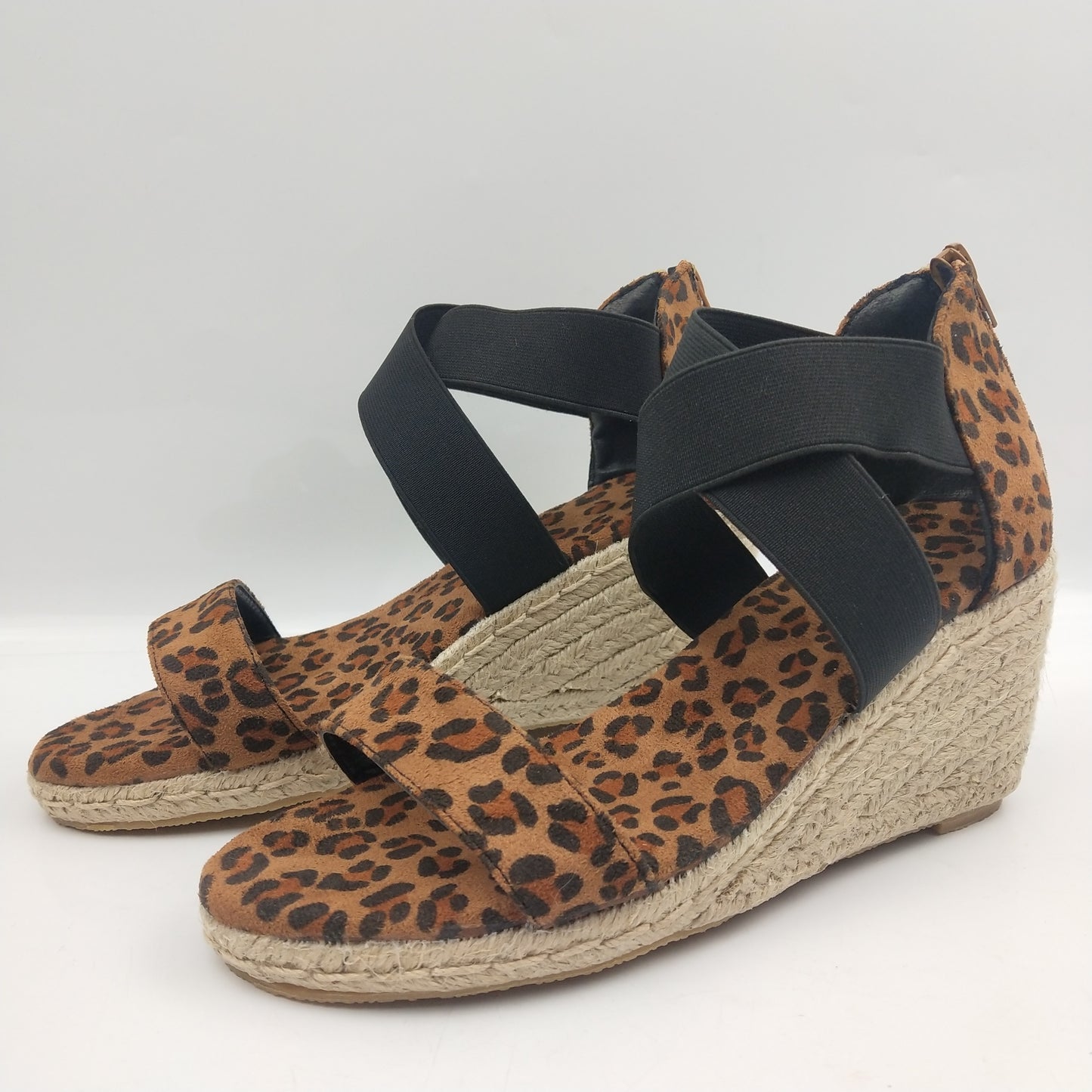 Damen-Sandalen mit kurzem Keilabsatz, Leopardenmuster und einfarbig