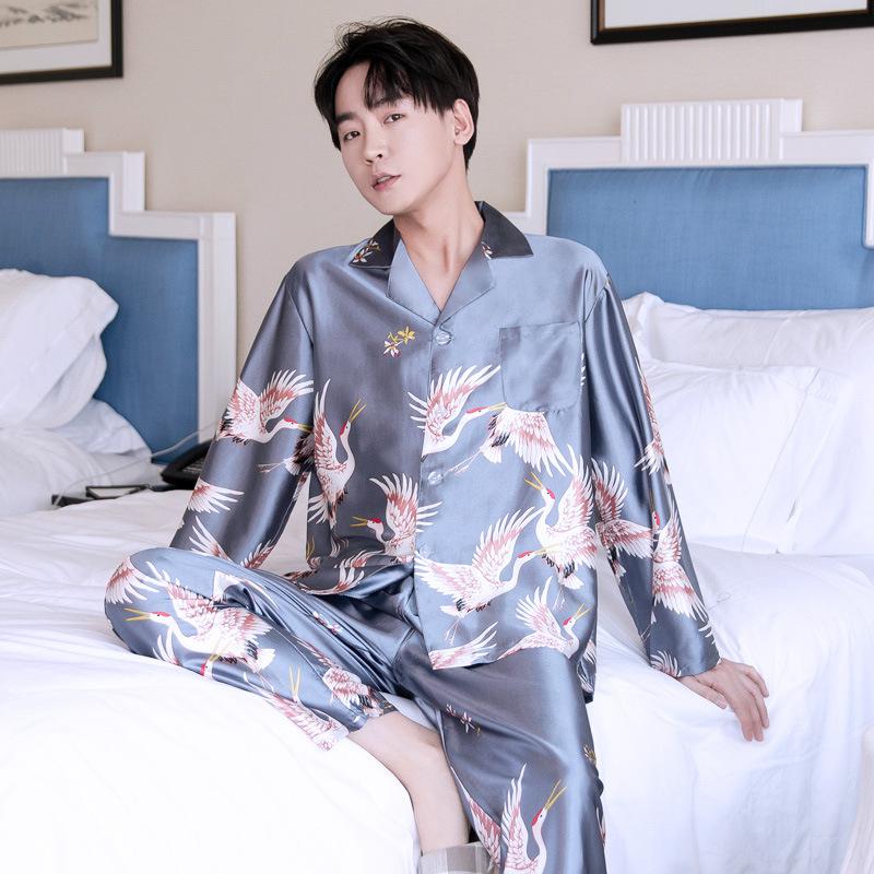 Kuscheliges, seidiges Pyjama-Set für Paare
