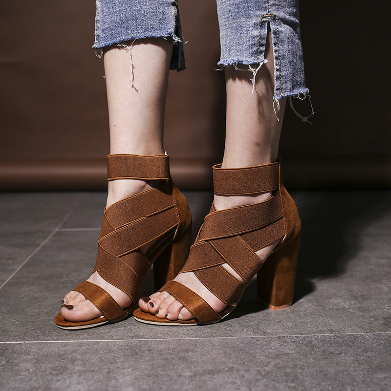 Gekreuzte Sandalen mit elastischen Riemen (Farboptionen)