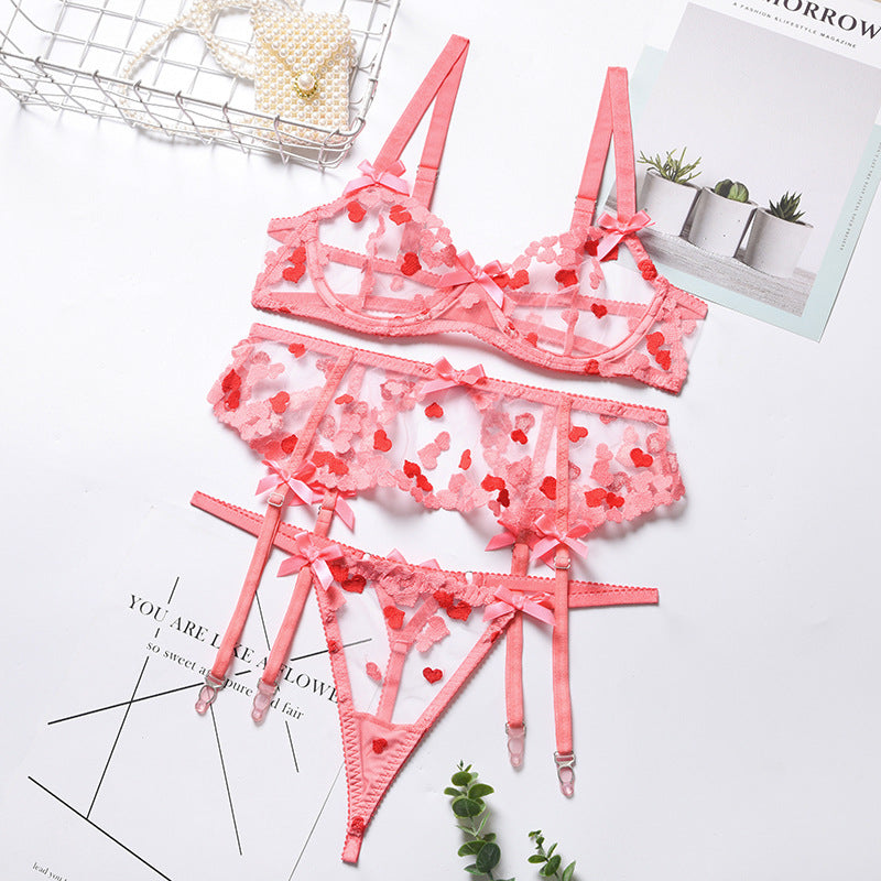Conjunto de lencería de tres piezas con bordado de B My Valentine