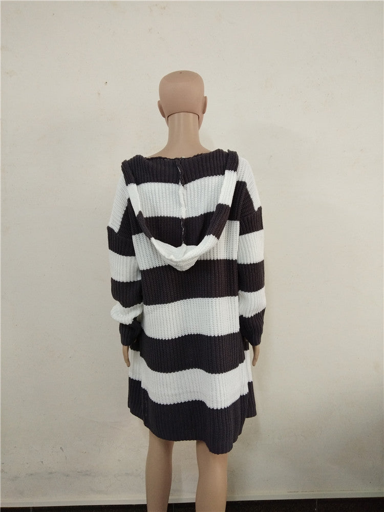 Gestrickte Pulloverjacke mit Kapuze im Farbblockdesign