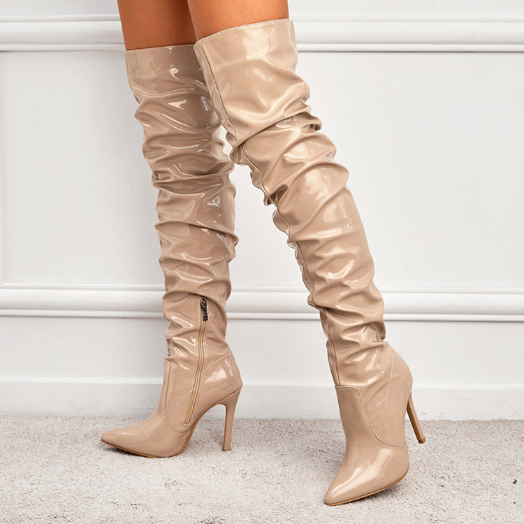Kniehohe Stiefel mit spitzer Zehenpartie