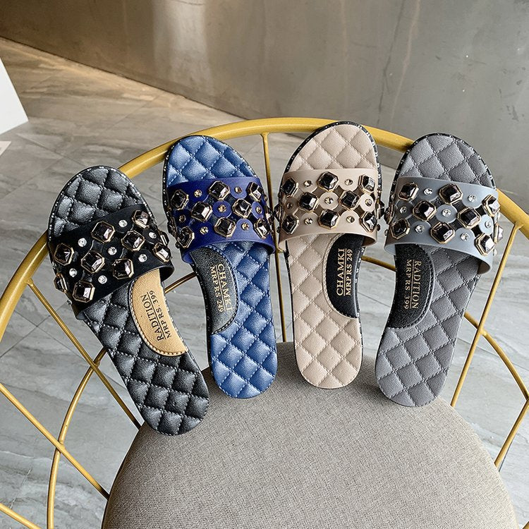 Flache Sandalen mit Schmucksteinen