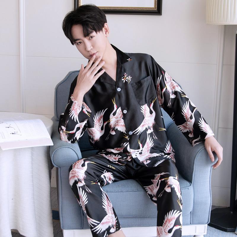 Kuscheliges, seidiges Pyjama-Set für Paare