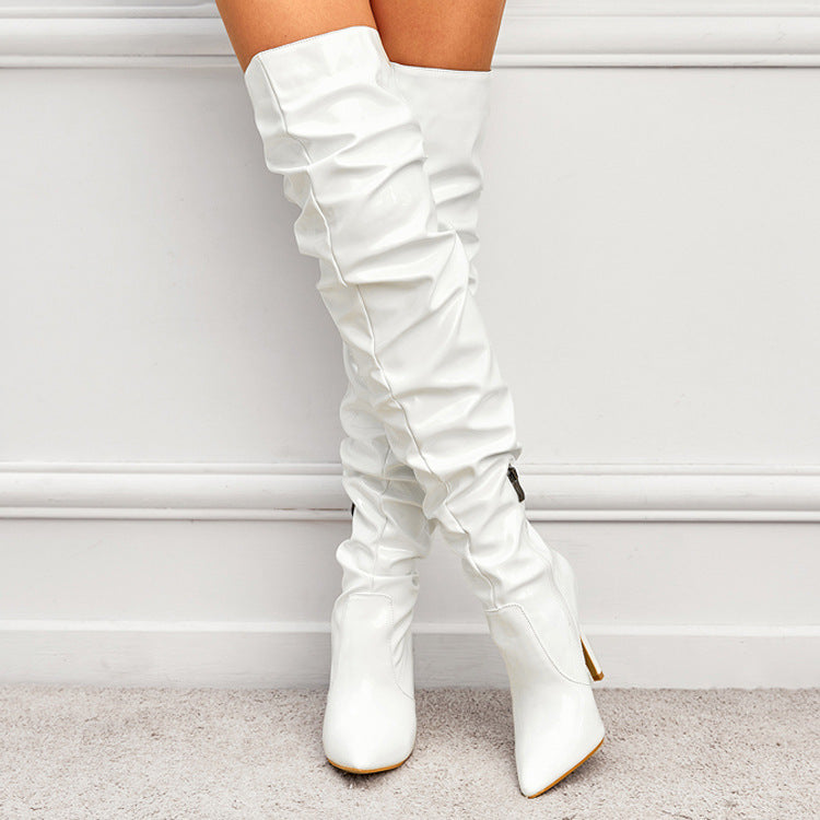 Kniehohe Stiefel mit spitzer Zehenpartie