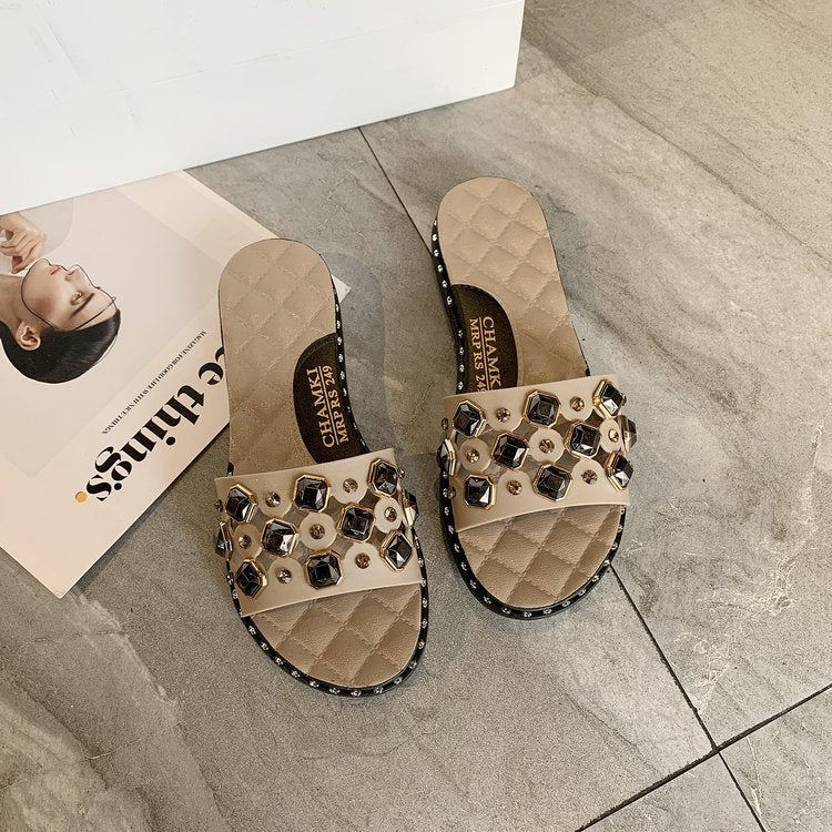 Flache Sandalen mit Schmucksteinen