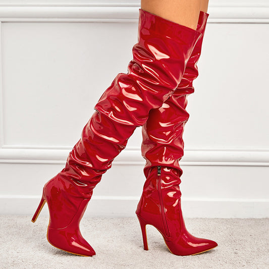 Kniehohe Stiefel mit spitzer Zehenpartie