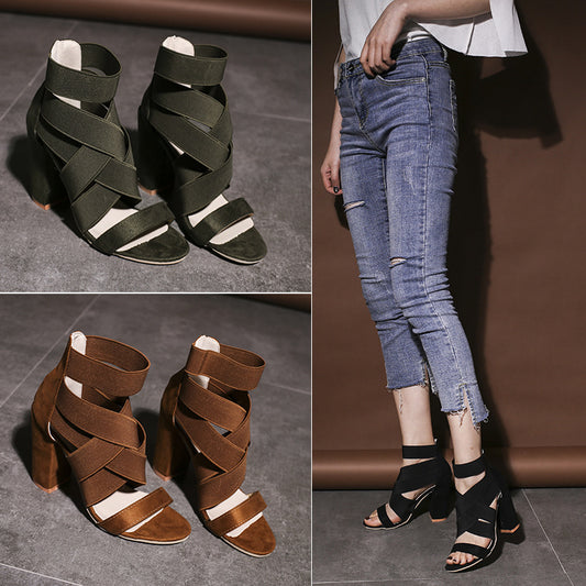 Gekreuzte Sandalen mit elastischen Riemen (Farboptionen)
