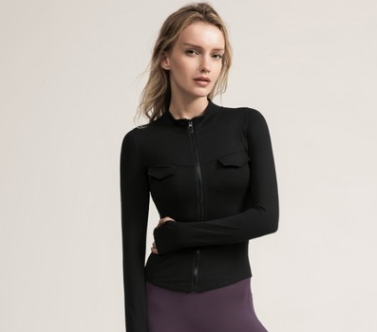 Chaqueta Activewear con detalle de doble botonadura y bolsillo