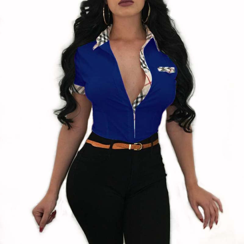 Camisa con cuello elegante y detalle de costura a cuadros