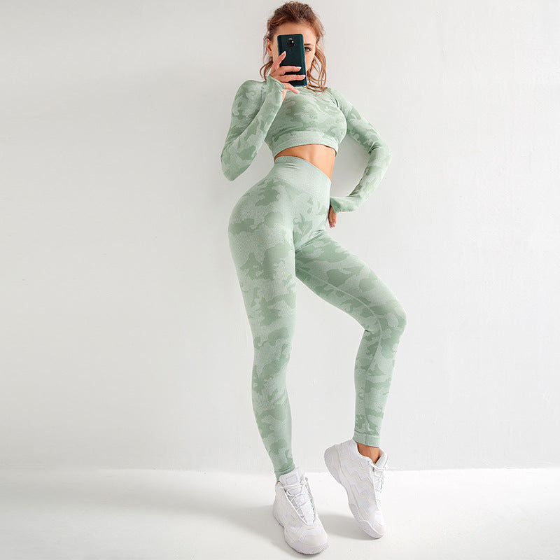 Conjunto de ropa deportiva de camuflaje