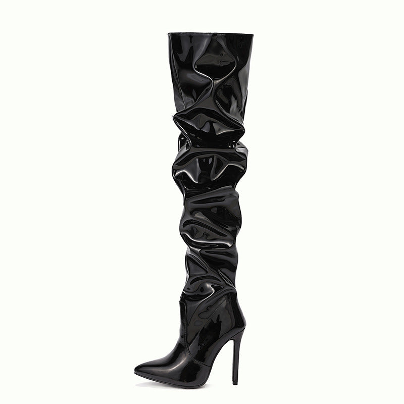 Kniehohe Stiefel mit spitzer Zehenpartie