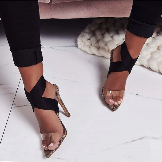 High Heels mit transparenter Zehenpartie und Schlangenmuster