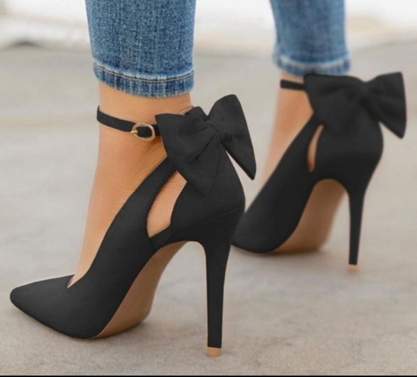 Tacones altos con pajarita